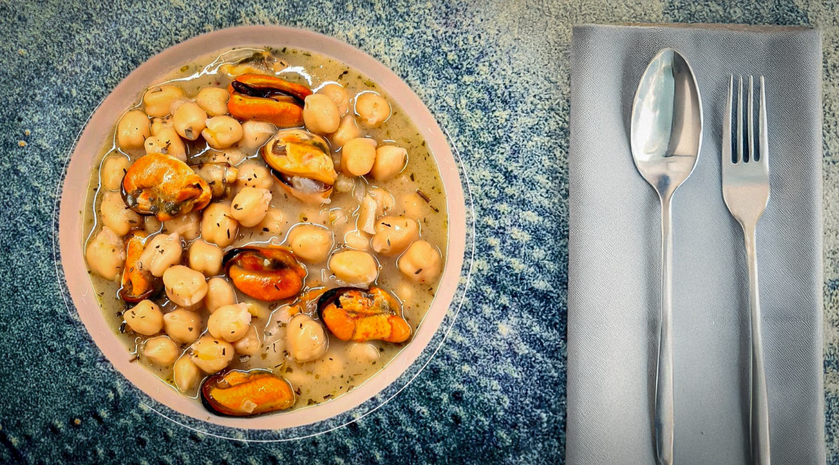 GARBANZOS CON MEJILLONES