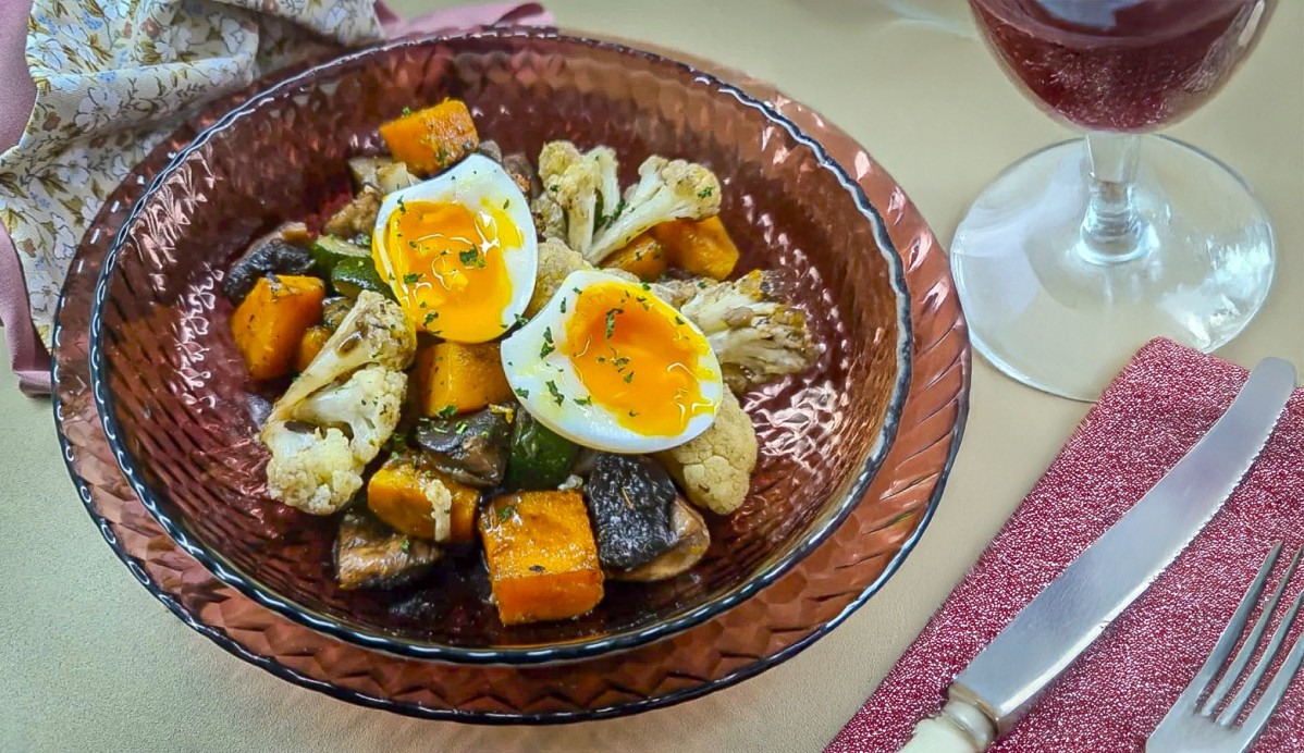 Verduras al Horno con Huevo Cremoso