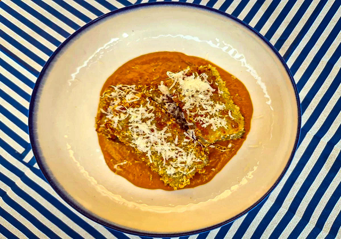 Pencas Rellenas de Cecina y Queso con Salsa de Piquillos