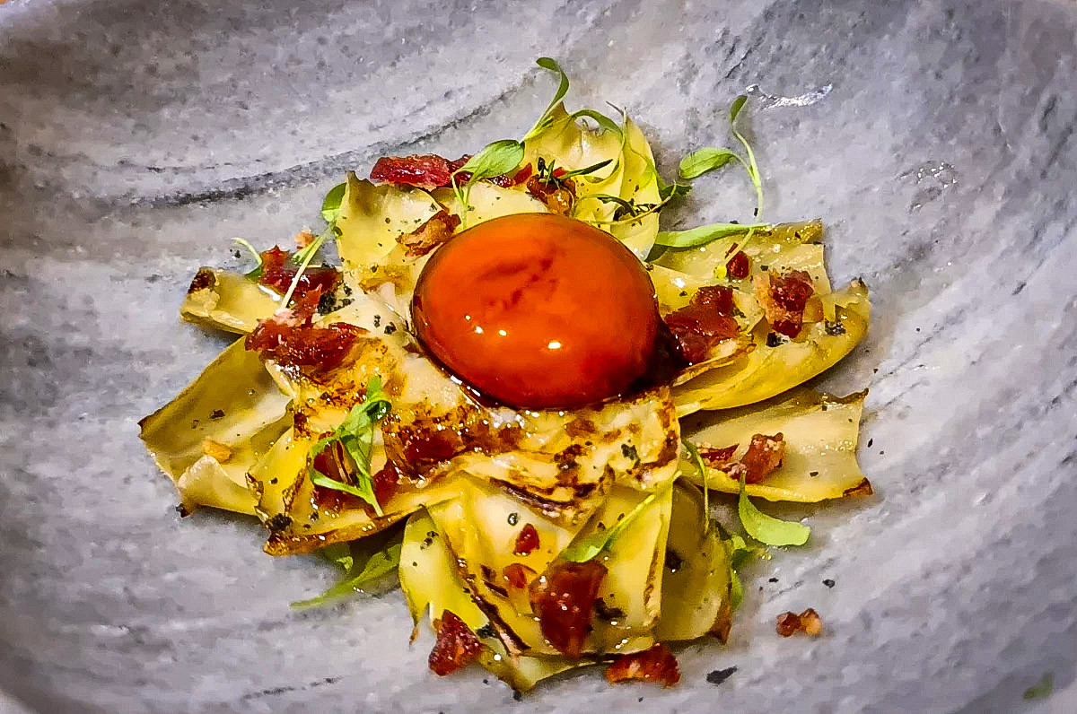 Flores de Alcachofas con Yema Curada y Jamu00f3n