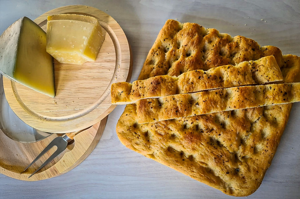 Focaccia Bu00e1sica de Aceite y Oru00e9gano